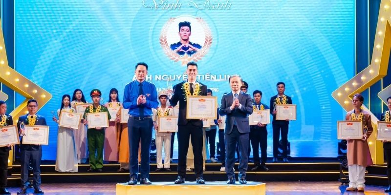 Hình ảnh cầu thủ Tiến Linh, chân sút tài ba của đội tuyển bóng đá Việt